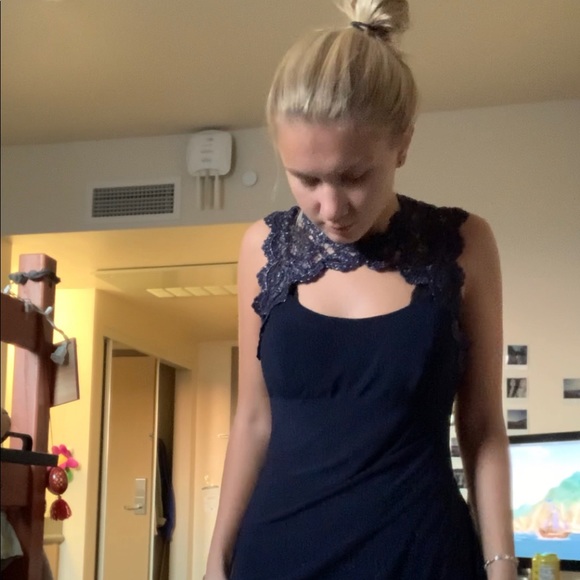 Formal Dress - Picture 7 of 11